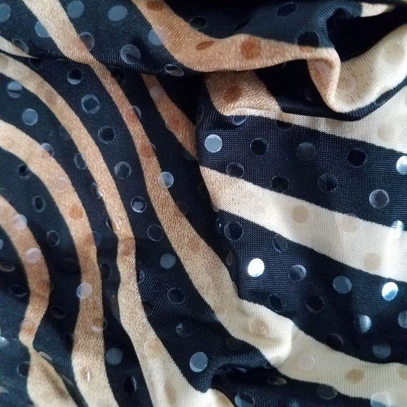 Beautiful woman's stretchy dress - Picture 2 of 8